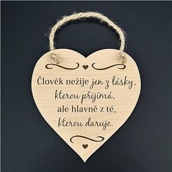 AMADEA Dřevěné srdce s nápisem Člověk nežije jen z lásky.. , masivní dřevo, 16 x 15 cm